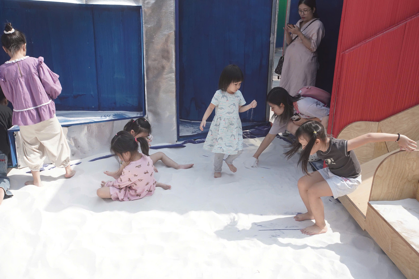 Với thiết kế này, Hành lang thơ ngây sẽ trở thành không gian để kết nối trẻ em và người lớn. Đây sẽ là nơi lớp lớp những thế hệ đều có cơ hội để chơi, để học hỏi, để trò chuyện và tương tác.