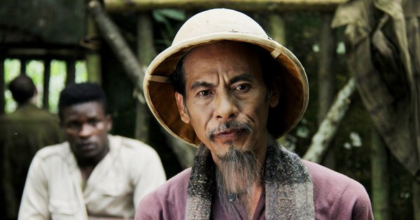 NSND Bùi Bài Bình thể hiện thành công hình tượng Hồ Chủ tịch thông qua phim điện ảnh Nhà tiên tri. NSND Bùi Bài Bình thể hiện thành công hình tượng Hồ Chủ tịch thông qua phim điện ảnh Nhà tiên tri.