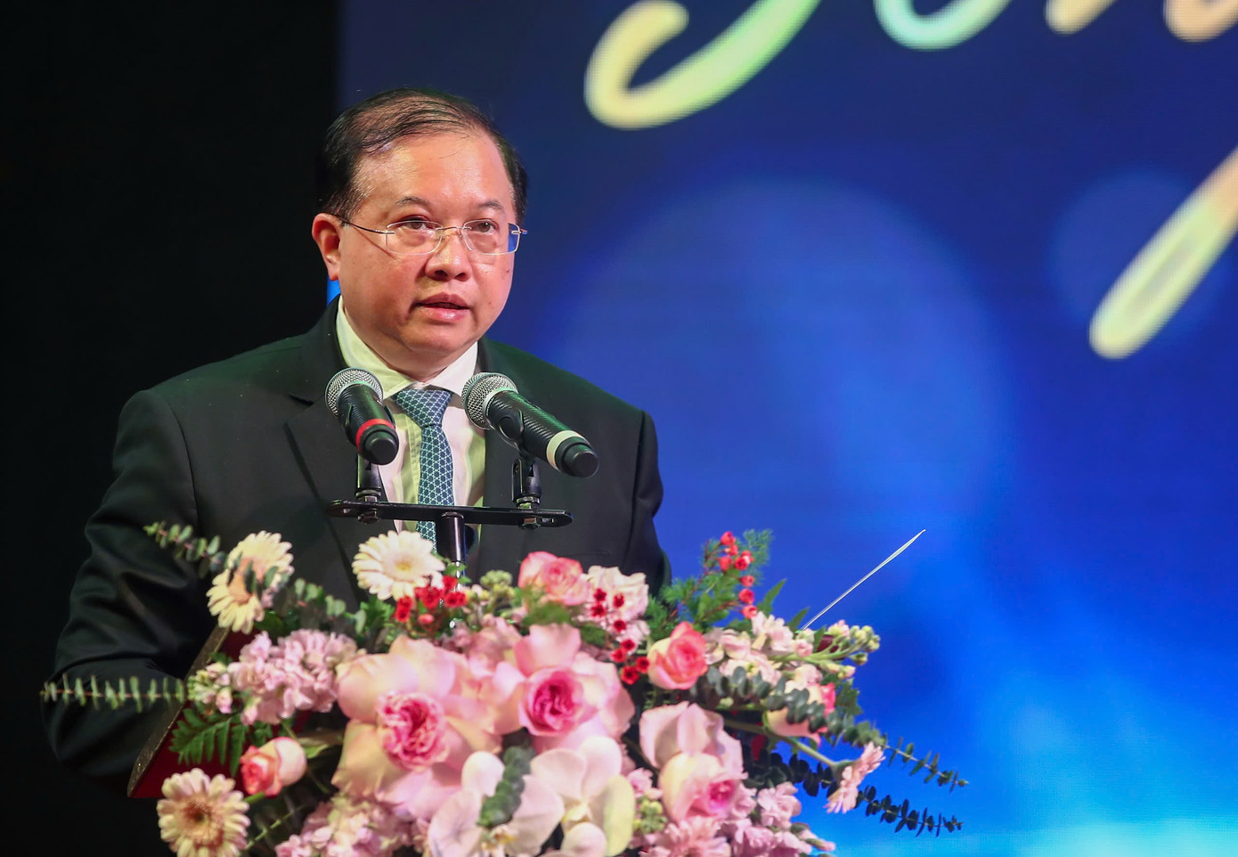 Thứ trưởng Bộ VHTTDL Tạ Quang Đông cho biết BTC đã chọn được 35 tác phẩm hoàn chỉnh, chất lượng cao từ 200 đề cương, bản thảo gửi về cuộc vận động sáng tác. Thứ trưởng Bộ VHTTDL Tạ Quang Đông cho biết BTC đã chọn được 35 tác phẩm hoàn chỉnh, chất lượng cao từ 200 đề cương, bản thảo gửi về cuộc vận động sáng tác.