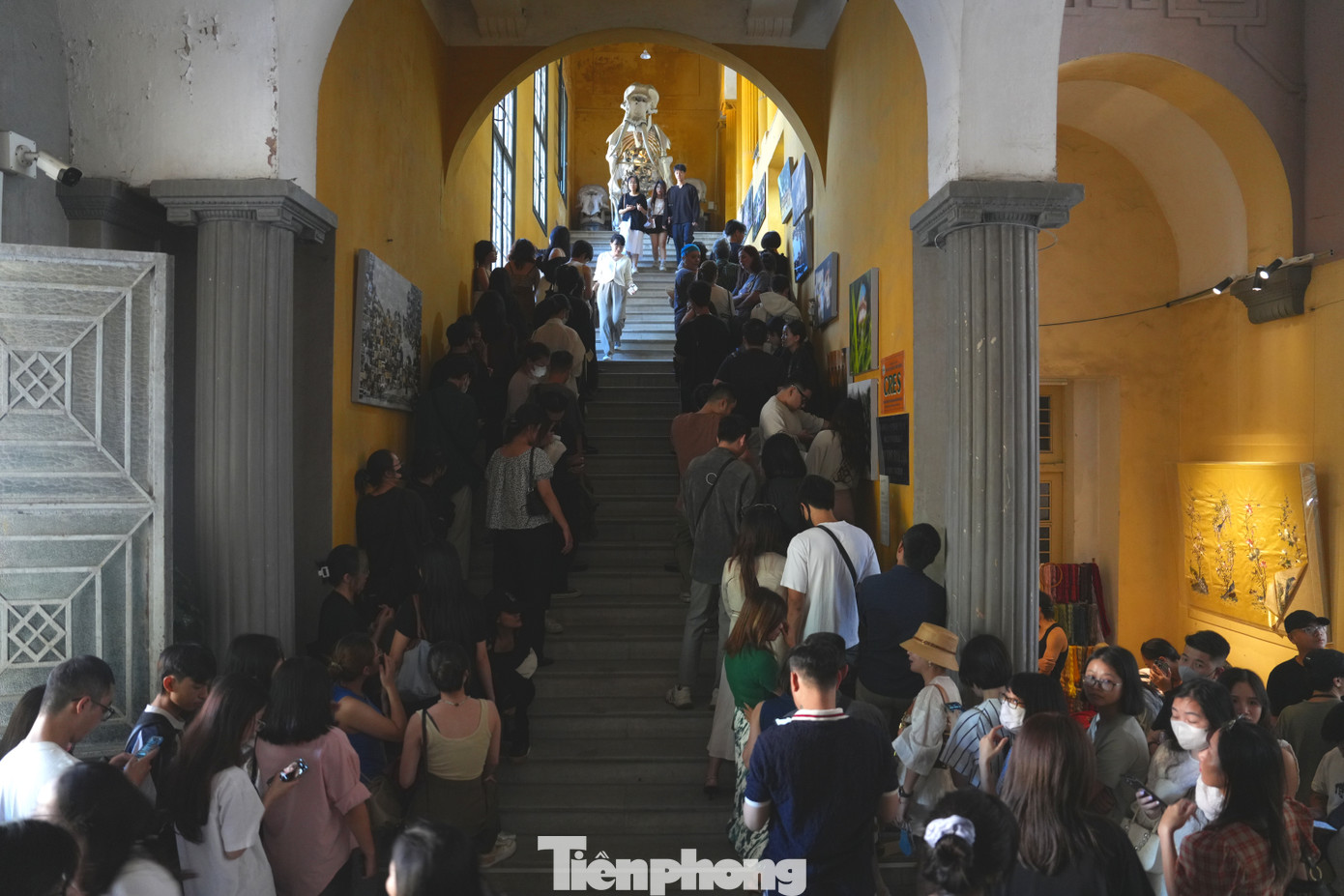 Đại học Tổng hợp (19 Lê Thánh Tông) trở thành điểm đến đông khách bậc nhất Lễ hội thiết kế sáng tạo Hà Nội 2024. Ảnh: Trọng Tài.