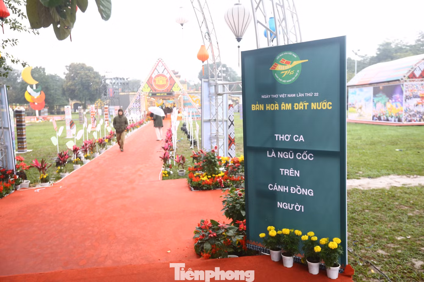 Sự kiện chính của Ngày thơ Việt Nam được thực hiện trên trục thần đạo của Hoàng thành Thăng Long, từ cửa Đoan Môn đến Cột Cờ Hà Nội.