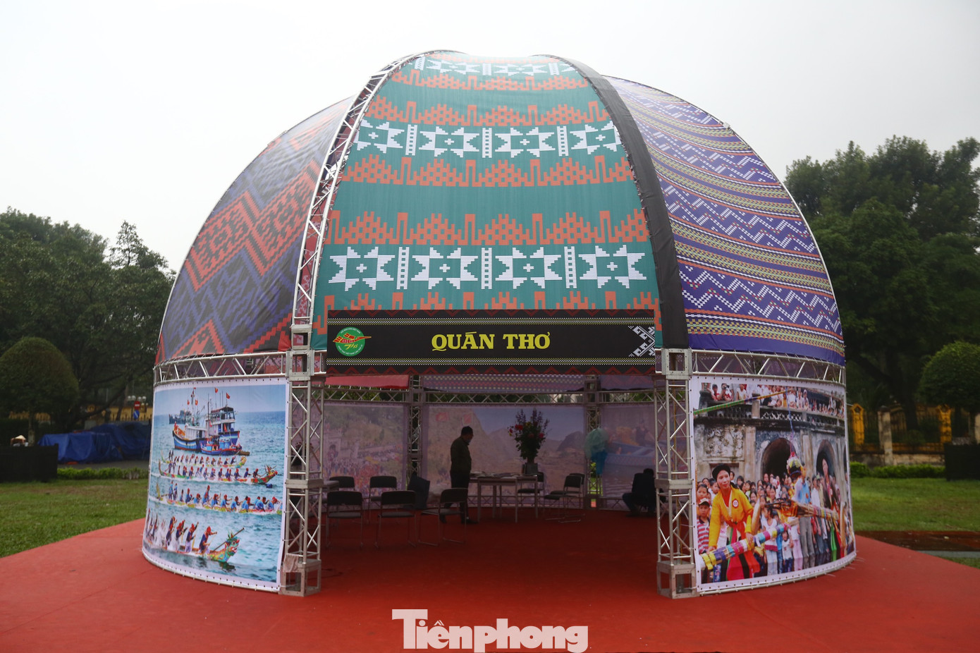 Trong khuôn khổ Ngày thơ Việt Nam 2024, người dân có thể tham quan Nhà ký ức, Đường thơ, tham gia trò chơi đố thơ, các buổi giao lưu giới thiệu tác giả, tác phẩm của các nhà thơ trẻ, các nhà thơ đã thành danh, hoạt động của một số câu lạc bộ thơ trong các Quán thơ do BTC sắp xếp.