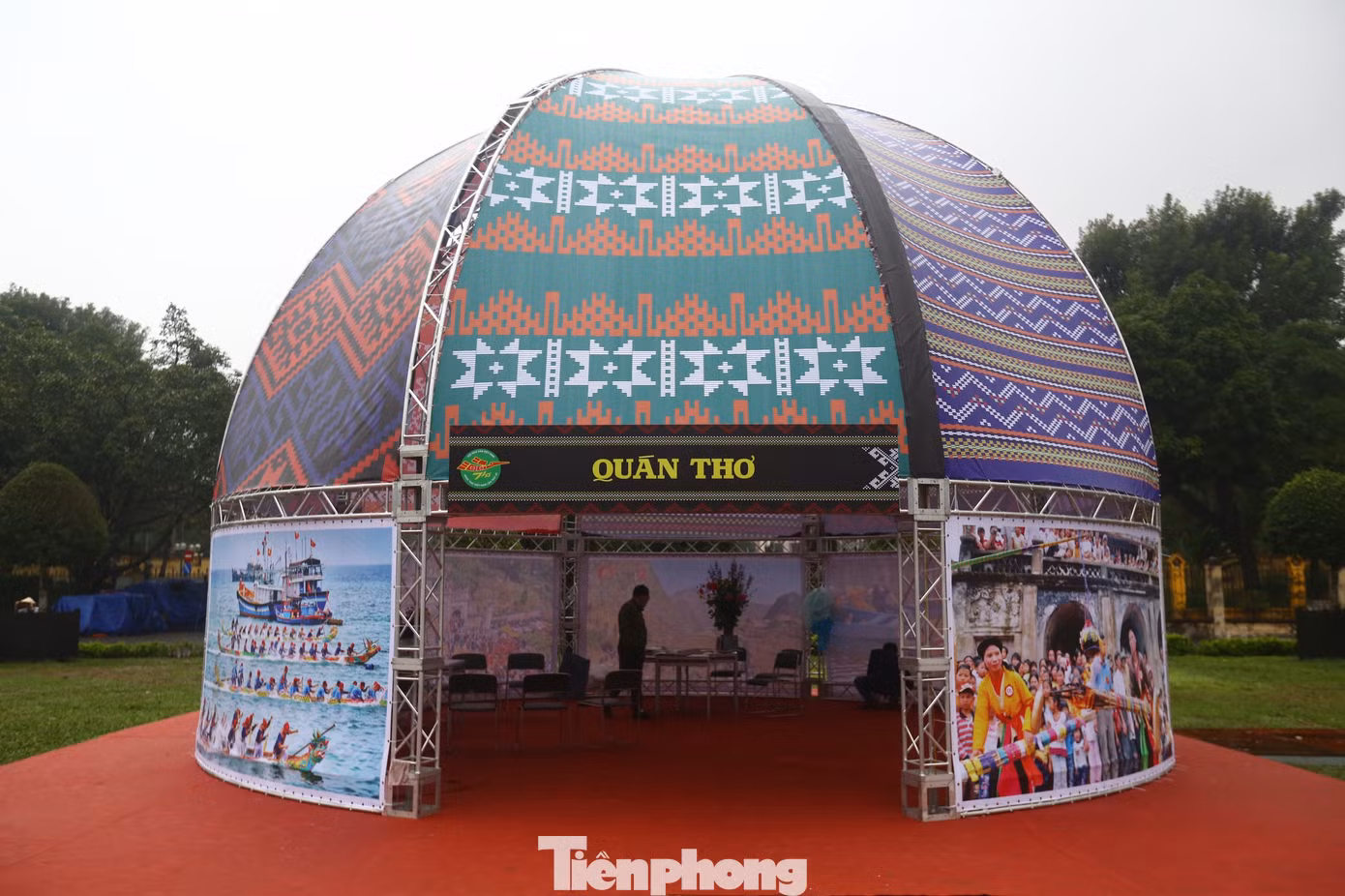 Trong khuôn khổ Ngày thơ Việt Nam 2024, người dân có thể tham quan Nhà ký ức, Đường thơ, tham gia trò chơi đố thơ, các buổi giao lưu giới thiệu tác giả, tác phẩm của các nhà thơ trẻ, các nhà thơ đã thành danh, hoạt động của một số câu lạc bộ thơ trong các Quán thơ do BTC sắp xếp.