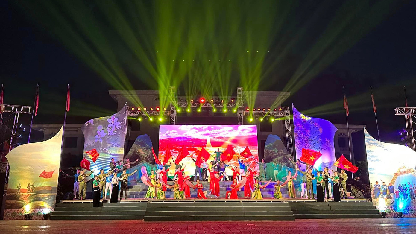 Chương trình nghệ thuật do Nhà hát Nhạc Vũ Kịch Việt Nam chủ trì thực hiện với sự tham gia của hơn 800 nghệ sĩ. Chương trình nghệ thuật do Nhà hát Nhạc Vũ Kịch Việt Nam chủ trì thực hiện với sự tham gia của hơn 800 nghệ sĩ.