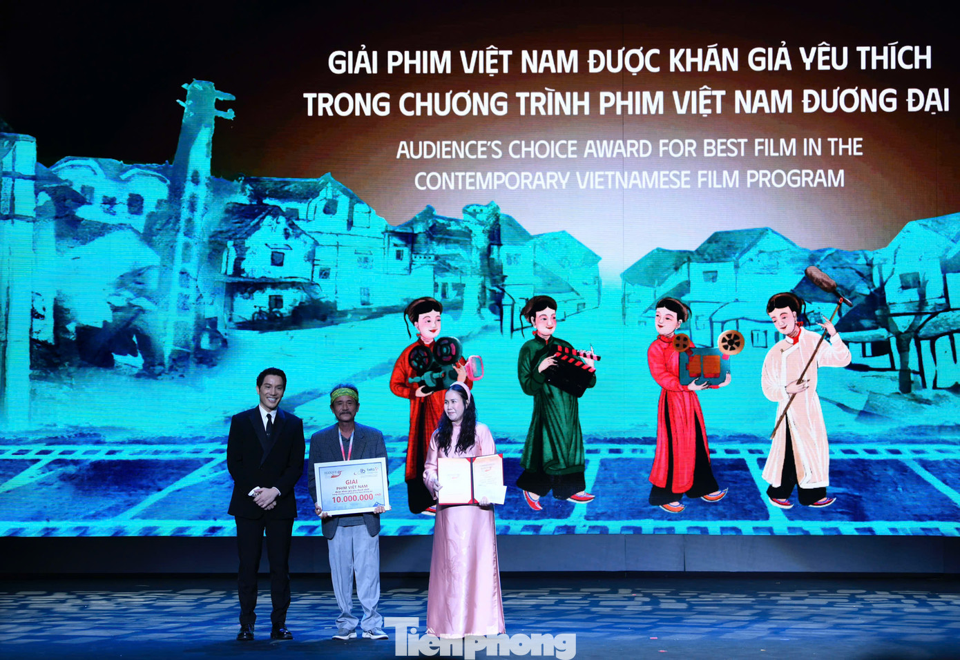 Ngoài ra, tác phẩm Our blossom (Hoa táo nở) - phim hợp tác của Việt Nam - được trao giải phim Việt Nam được khán giả yêu thích trong Chương trình phim Việt Nam đương đại.