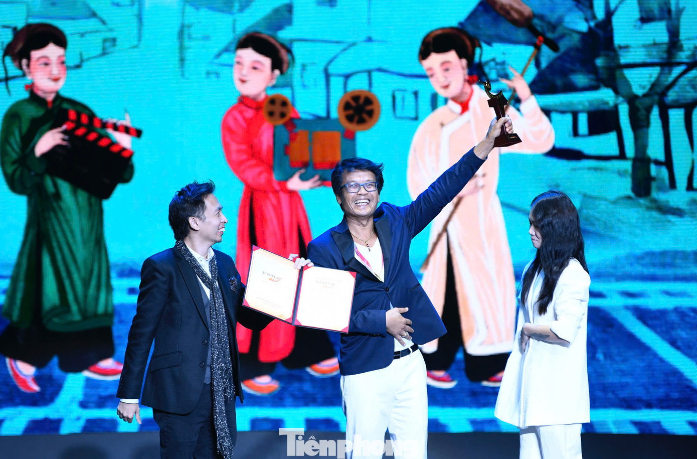 Tại Lễ bế mạc và trao giải, những hạng mục Phim ngắn xuất sắc nhất, Giải thưởng của ban giám khảo cho phim dài, Giải thưởng của ban giám khảo cho phim ngắn, Đạo diễn phim ngắn xuất sắc nhất... đã được trao cho những nhà làm phim, diễn viên xuất sắc.