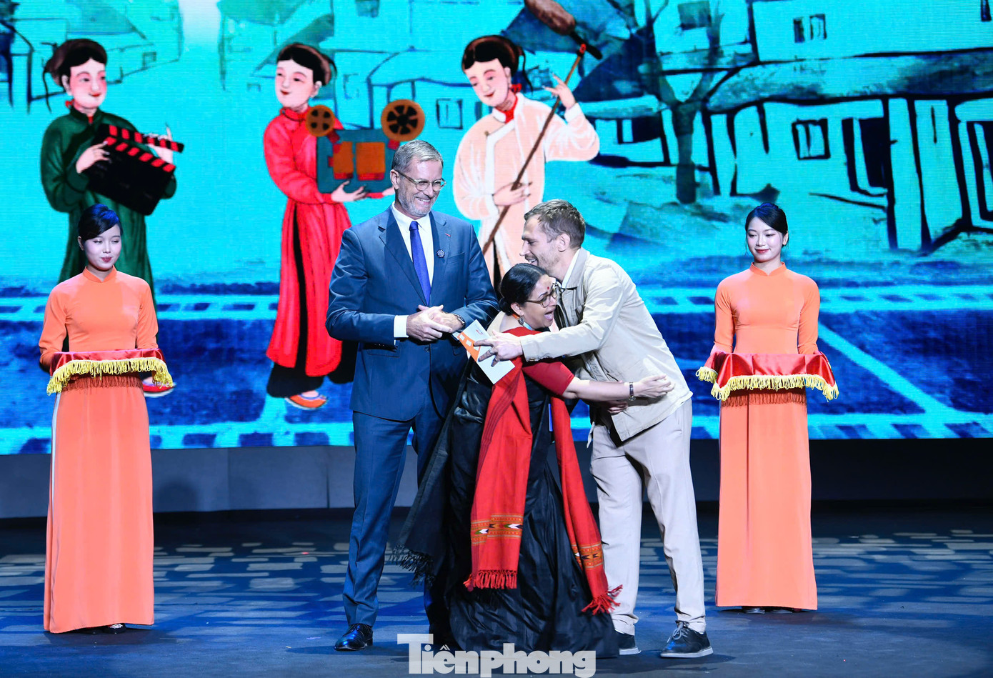 Tại Lễ bế mạc và trao giải, những hạng mục Phim ngắn xuất sắc nhất, Giải thưởng của ban giám khảo cho phim dài, Giải thưởng của ban giám khảo cho phim ngắn, Đạo diễn phim ngắn xuất sắc nhất... đã được trao cho những nhà làm phim, diễn viên xuất sắc.