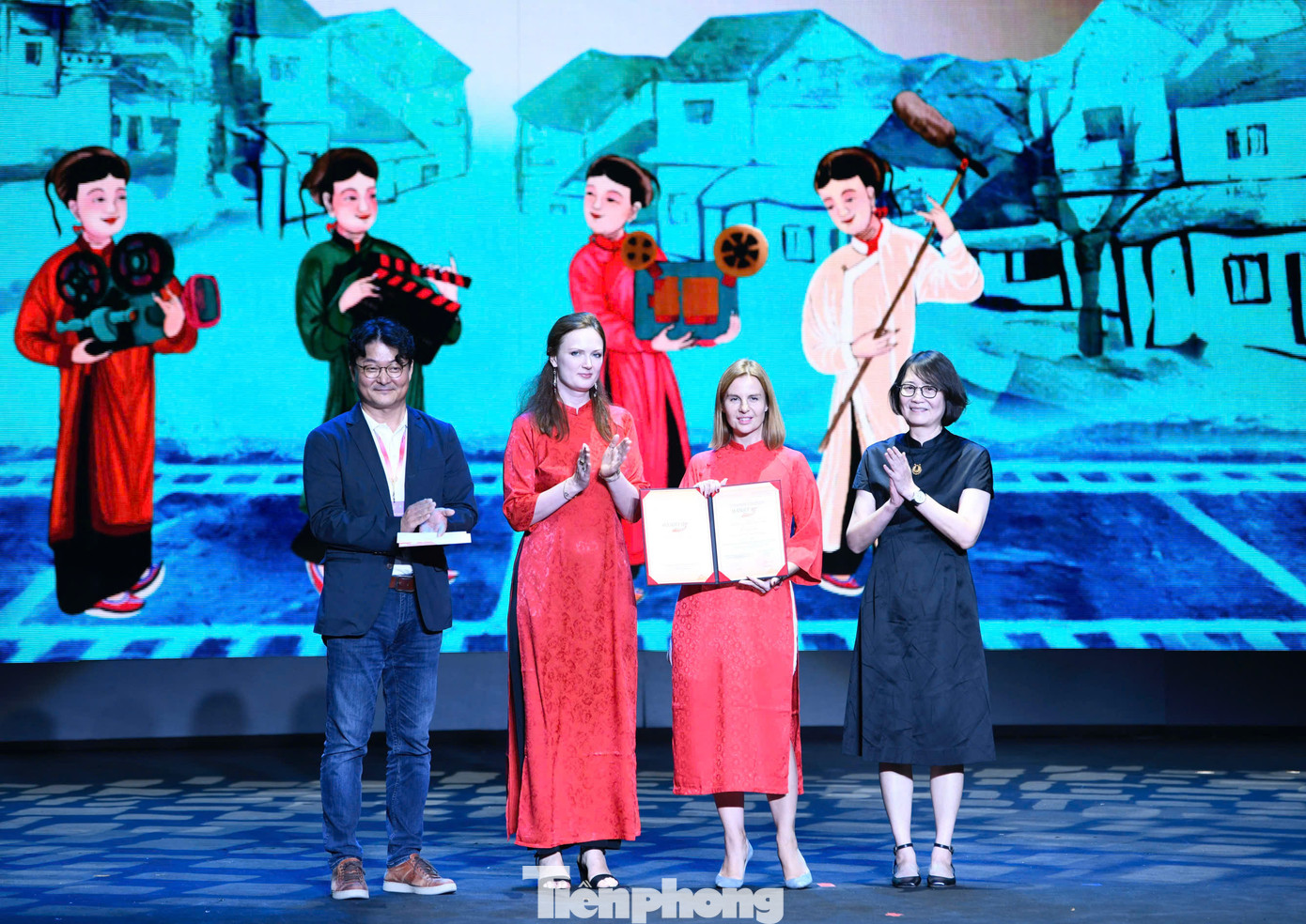 Tại Lễ bế mạc và trao giải, những hạng mục Phim ngắn xuất sắc nhất, Giải thưởng của ban giám khảo cho phim dài, Giải thưởng của ban giám khảo cho phim ngắn, Đạo diễn phim ngắn xuất sắc nhất... đã được trao cho những nhà làm phim, diễn viên xuất sắc.