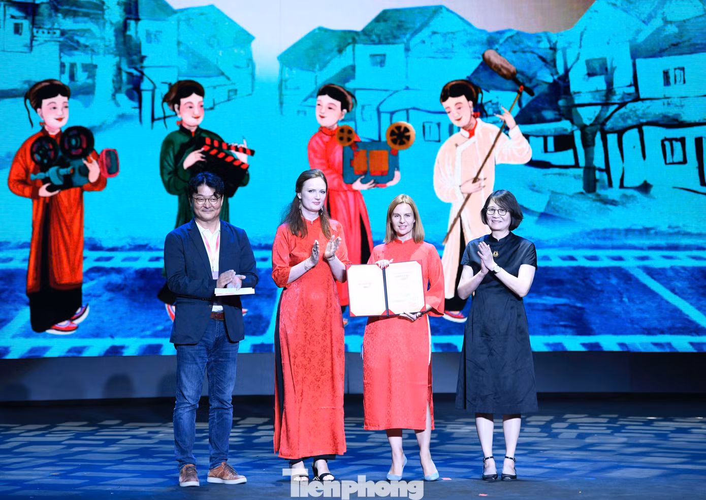 Tại Lễ bế mạc và trao giải, những hạng mục Phim ngắn xuất sắc nhất, Giải thưởng của ban giám khảo cho phim dài, Giải thưởng của ban giám khảo cho phim ngắn, Đạo diễn phim ngắn xuất sắc nhất... đã được trao cho những nhà làm phim, diễn viên xuất sắc.