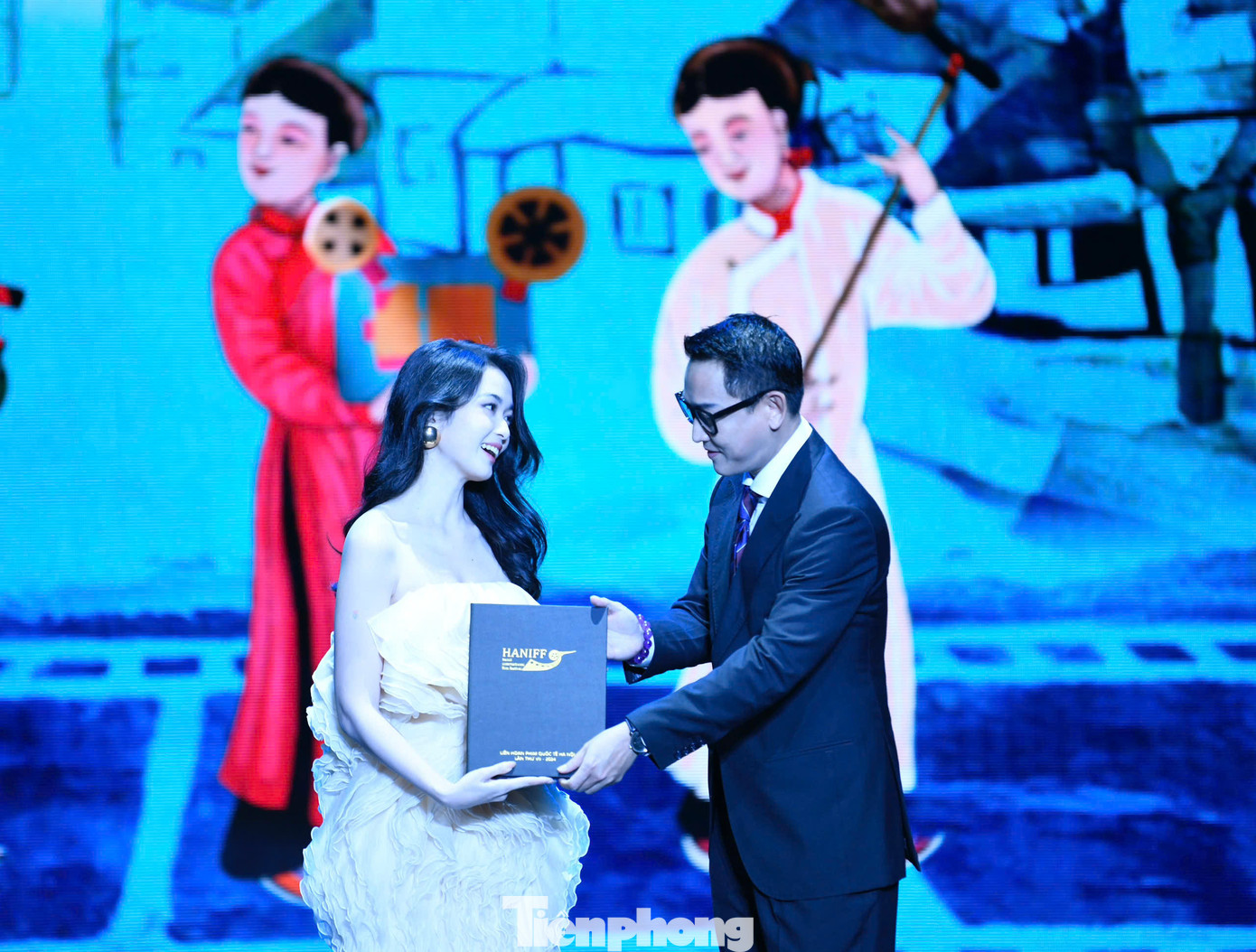 Giải thưởng đầu tiên được trao tại Lễ bế mạc và trao giải HANIFF 2024 là giải Diễn viên trẻ triển vọng (từ 18 đến 35 tuổi). Giải thưởng được trao cho diễn viên Ngọc Xuân - người đảm nhận vai nữ chính phim Ngày xưa có một chuyện tình.