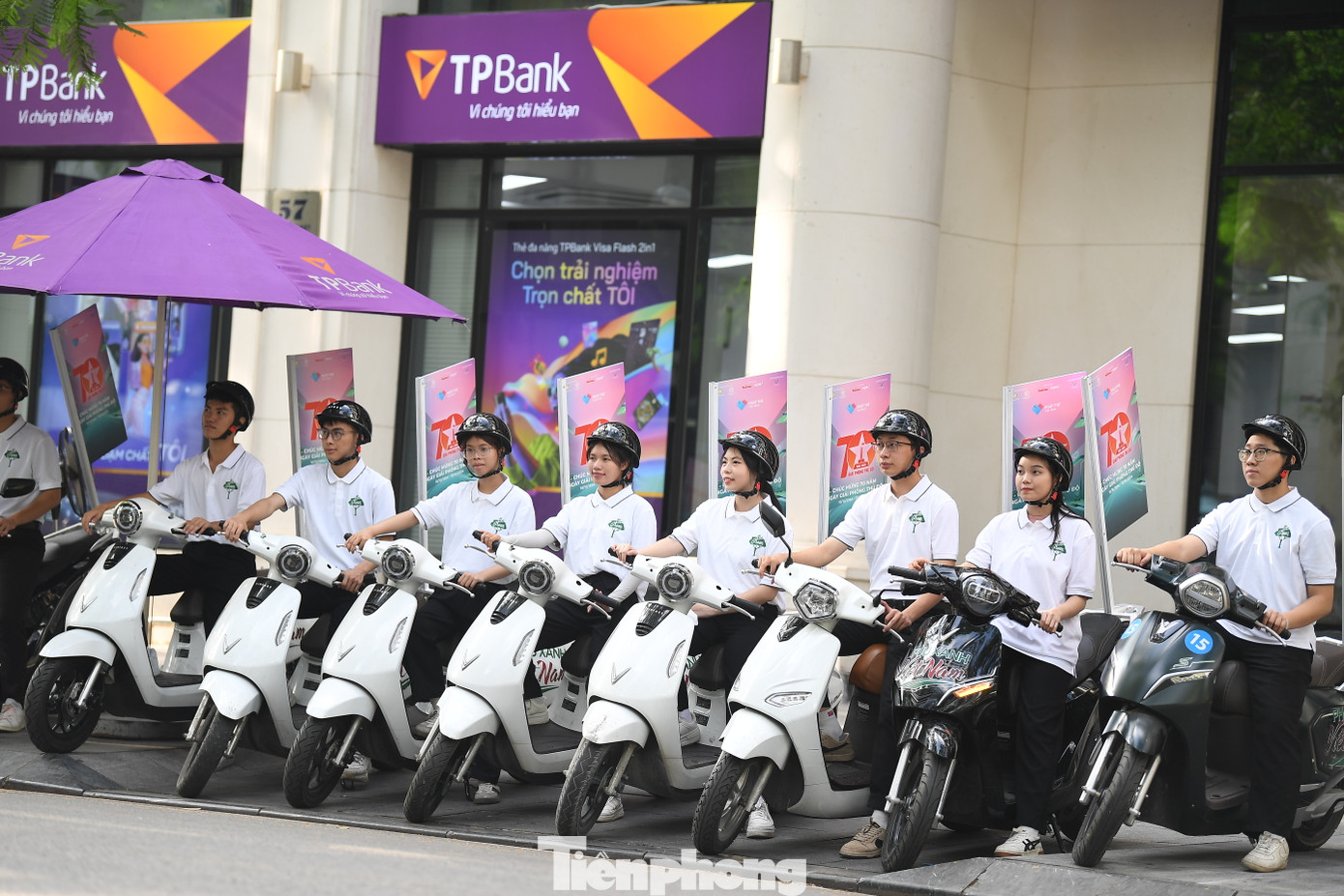 Trụ sở của các đơn vị tài trợ Techcombank, PVcomBank, TPbank... cũng là một điểm đến trong hành trình quảng bá chương trình Ngày Thẻ Việt Nam 2024.