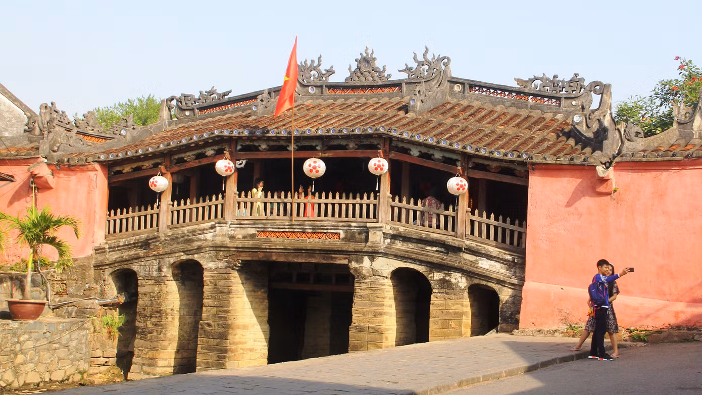 PGS.TS Đặng Văn Bài nhấn mạnh sau khi trùng tu, hạ giải, không thể vừa có cấu kiện mới vừa có vẻ rêu phong.