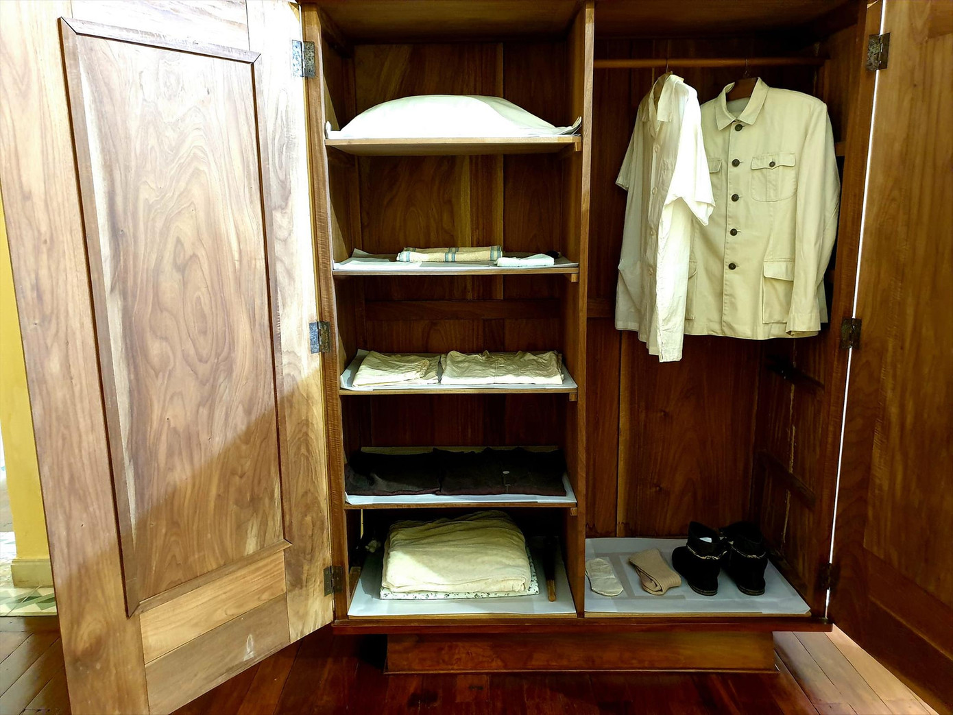 Một số di vật của Bác Hồ được lưu giữ tại khu di tích Chủ tịch Hồ Chí Minh tại Phủ Chủ tịch.