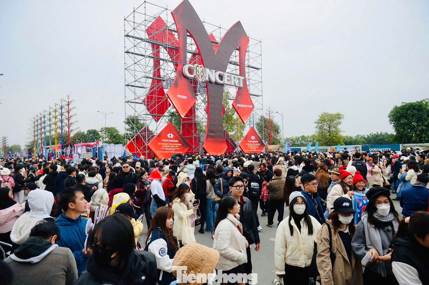 Đêm diễn thứ hai của show Anh trai vượt ngàn chông gai bắt đầu lúc 19h ngày 14/12.