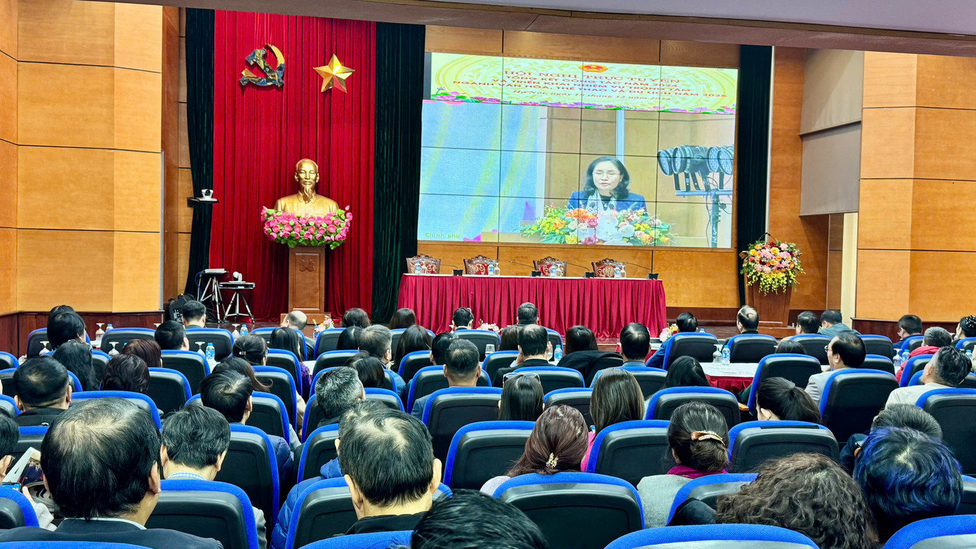 Hội nghị được kết nối trực tuyến từ điểm cầu chính tại trụ sở Chính phủ tới trụ sở Bộ VHTTDL, cùng hơn 770 điểm cầu. Hội nghị được kết nối trực tuyến từ điểm cầu chính tại trụ sở Chính phủ tới trụ sở Bộ VHTTDL, cùng hơn 770 điểm cầu.