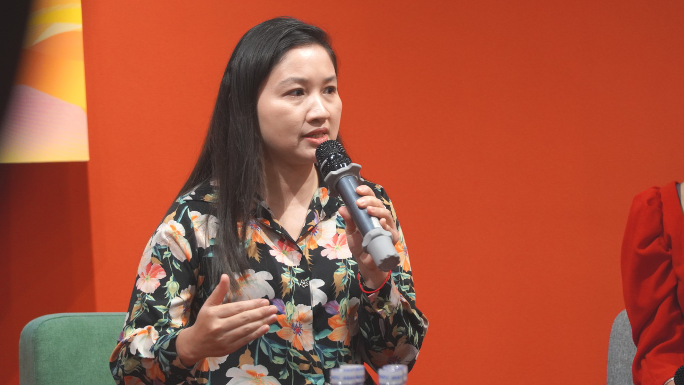 Nhà thơ Lữ Mai nhấn mạnh nếu sao chép lại toàn bộ câu trả lời của AI rồi ghi vào tác phẩm của mình có thể coi là ăn cắp trí tuệ nhân tạo.