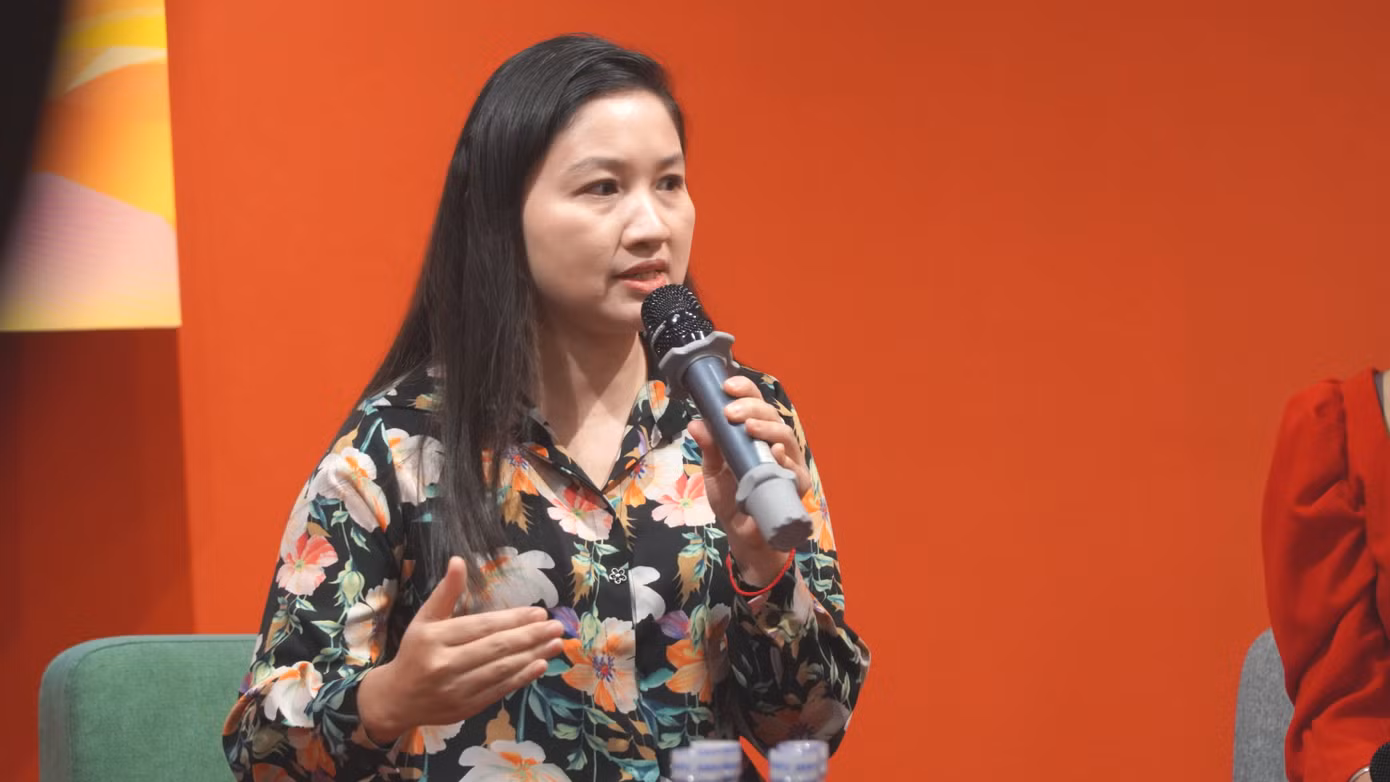 Nhà thơ Lữ Mai nhấn mạnh nếu sao chép lại toàn bộ câu trả lời của AI rồi ghi vào tác phẩm của mình có thể coi là ăn cắp trí tuệ nhân tạo.
