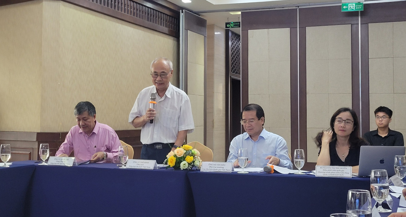 Ông Vũ Thế Bình - Chủ tịch Hiệp hội Du lịch Việt Nam - nhấn mạnh vấn đề môi trường, rác thải tác động lớn đến sự phát triển của du lịch. Ông Vũ Thế Bình - Chủ tịch Hiệp hội Du lịch Việt Nam - nhấn mạnh vấn đề môi trường, rác thải tác động lớn đến sự phát triển của du lịch.