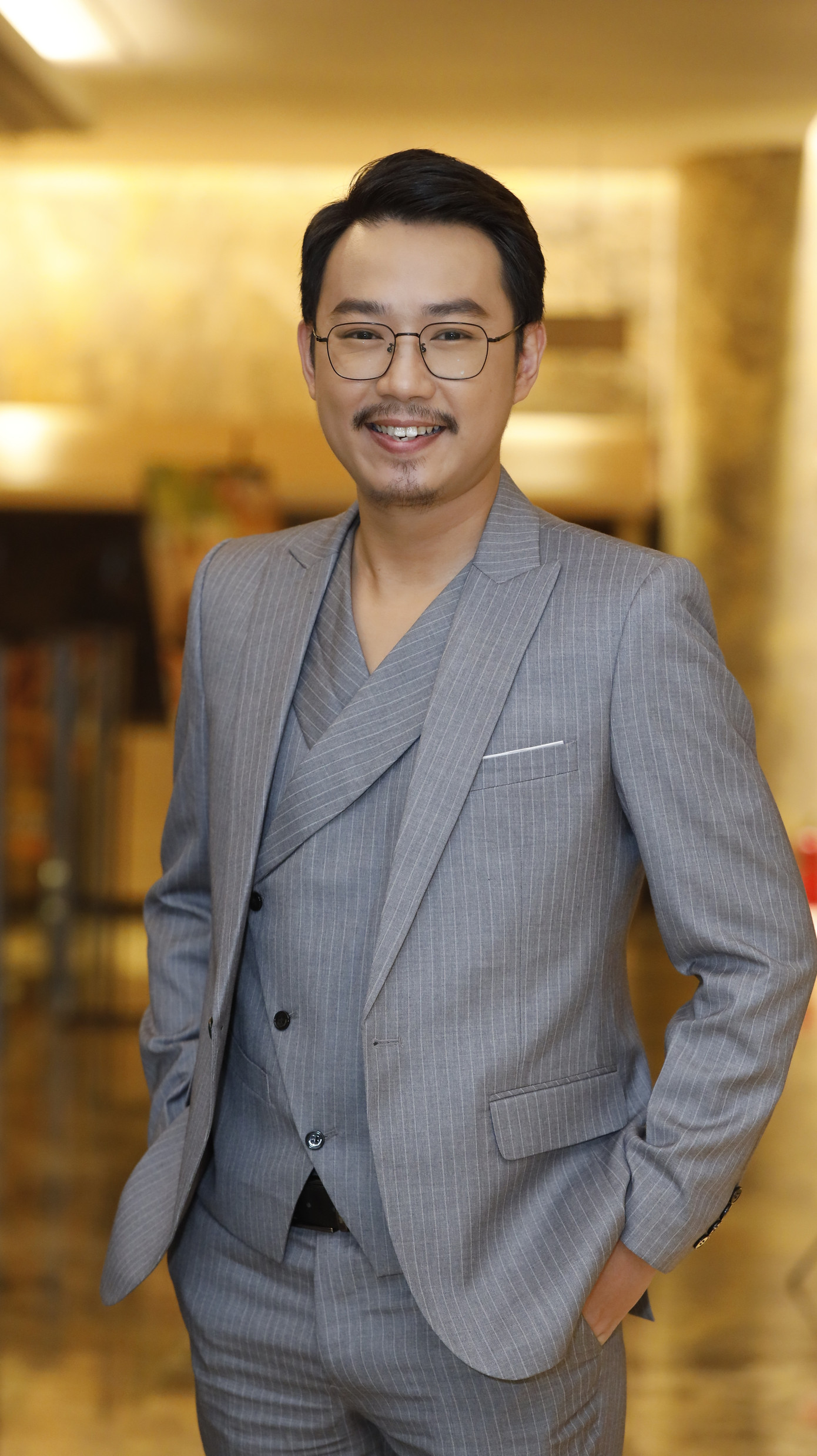 Diễn viên Quang Minh và Minh Thu sánh đôi trong Sao Kim bắn tim sao Hỏa.