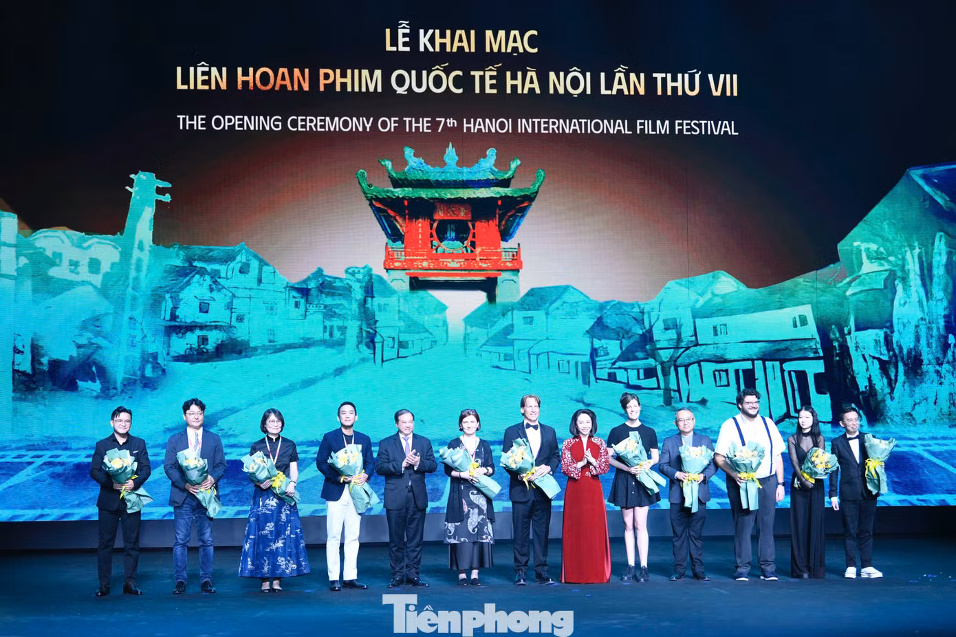 “Đây cũng là dịp để những nhà làm phim Việt Nam tiếp cận xu hướng và công nghệ làm phim tiên tiến, phục vụ việc sản xuất phim chất lượng cao. Bên cạnh hoạt động chiếu phim, hội thảo, chợ dự án góp phần cung cấp nguồn nhân lực chất lượng cao cho ngành công nghiệp điện ảnh Việt Nam”, Thứ trưởng Bộ VHTTDL nêu.