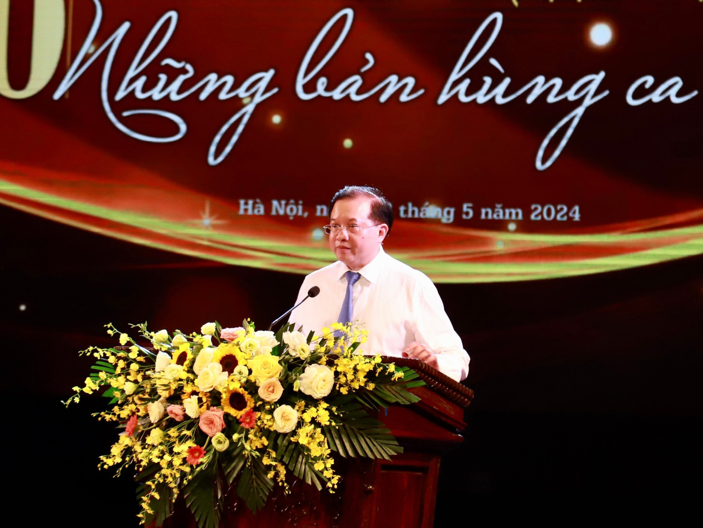 Thứ trưởng Tạ Quang Đông phát biểu tại lễ phát động bình chọn 50 tác phẩm văn học và nghệ thuật biểu diễn Việt Nam sau ngày đất nước thống nhất. Thứ trưởng Tạ Quang Đông phát biểu tại lễ phát động bình chọn 50 tác phẩm văn học và nghệ thuật biểu diễn Việt Nam sau ngày đất nước thống nhất.