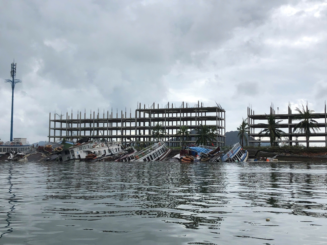 Du lịch Việt thiệt hại lớn sau cơn bão số 3. Du lịch Việt thiệt hại lớn sau cơn bão số 3.