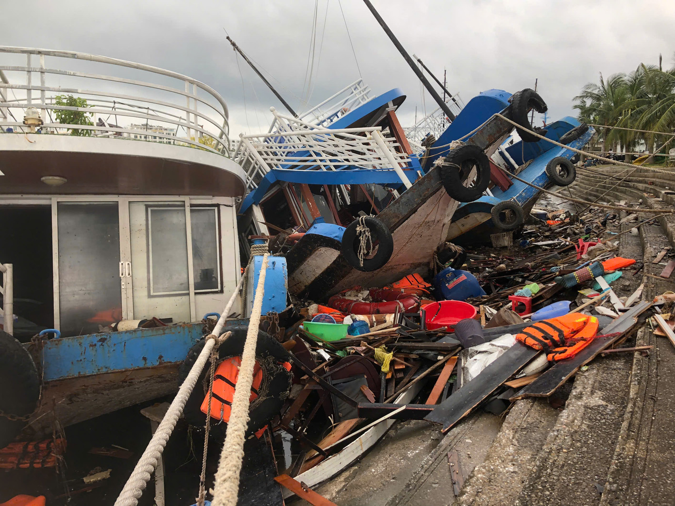 Du lịch Việt thiệt hại lớn sau cơn bão số 3. Du lịch Việt thiệt hại lớn sau cơn bão số 3.