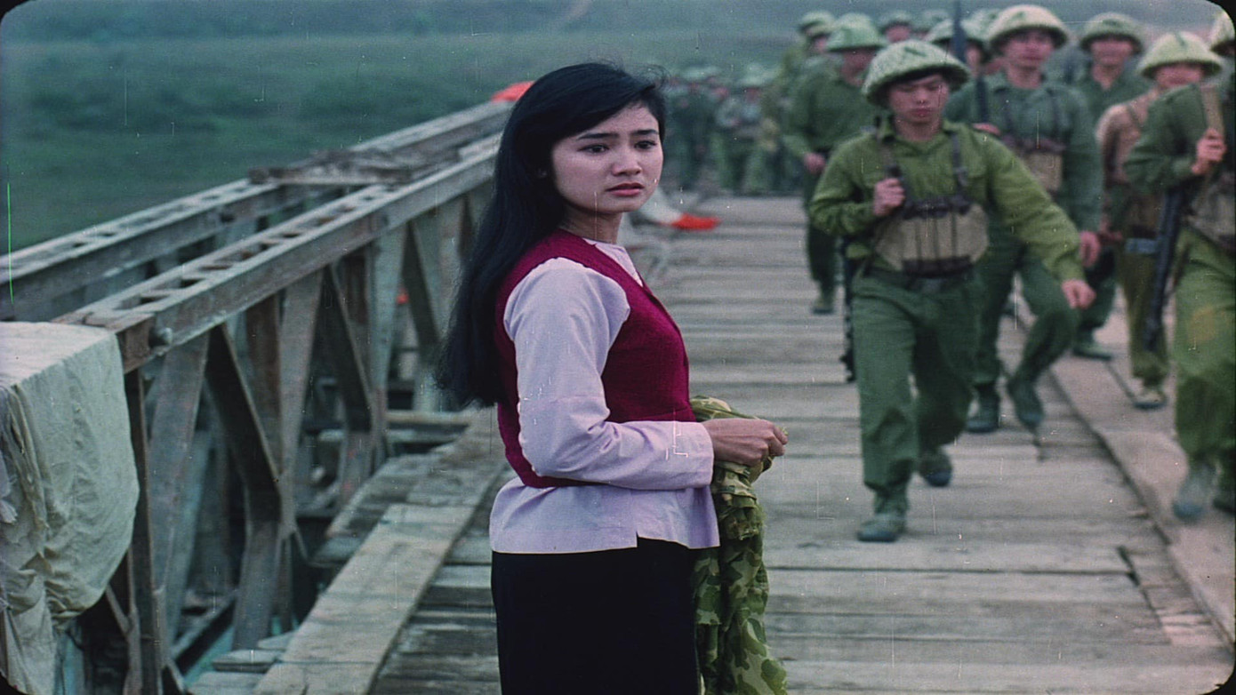 Cuộc chia tay của hai người diễn ra ở một cánh rừng hoa ban nở rộ. Đây được xem là phân cảnh đẹp nhất, lãng mạn nhất phim. Ở cảnh kết phim Tấm chạy giữa cánh đồng Mường Thanh mà không thấy Phương, xung quanh chỉ có tiếng hát mừng thắng trận của bộ đội. Ở tuổi 25 NSND Thu Hà khi ấy hóa thân mượt mà thành cô y tá đơn phương tiểu đoàn trưởng Phương (NSND Trần Lực).