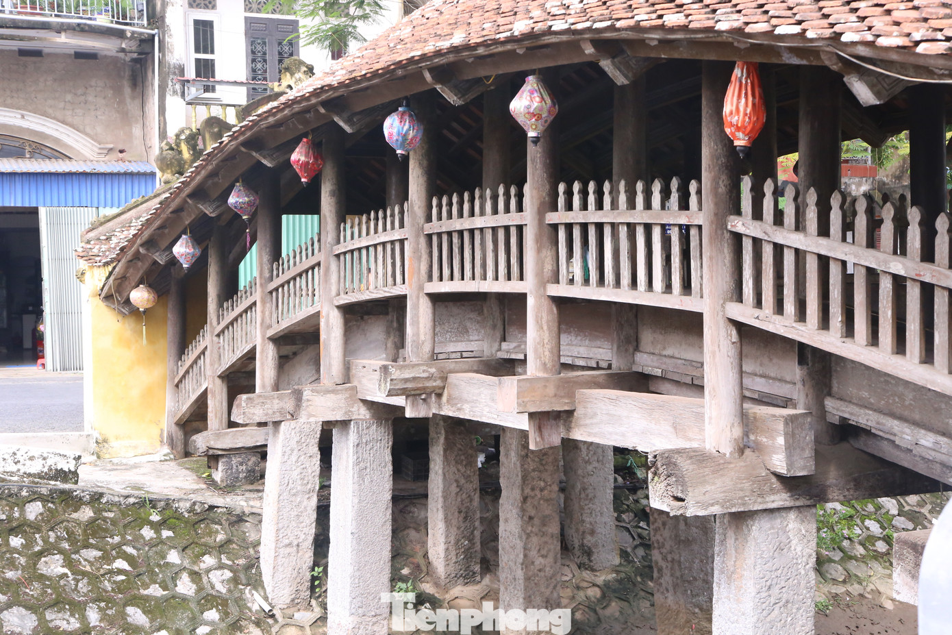 Đến nay, Cầu Ngói chùa Lương được bảo tồn khá nguyên vẹn, là công trình nghệ thuật độc đáo, niềm tự hào của người dân Quần Anh xưa. Ảnh: Gia Linh. Đến nay, Cầu Ngói chùa Lương được bảo tồn khá nguyên vẹn, là công trình nghệ thuật độc đáo, niềm tự hào của người dân Quần Anh xưa. Ảnh: Gia Linh.