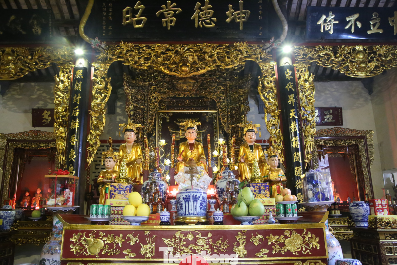 Ngôi đền lưu giữ nhiều mảng kiến trúc, cấu kiện độc đáo. Ngôi đền lưu giữ nhiều mảng kiến trúc, cấu kiện độc đáo.