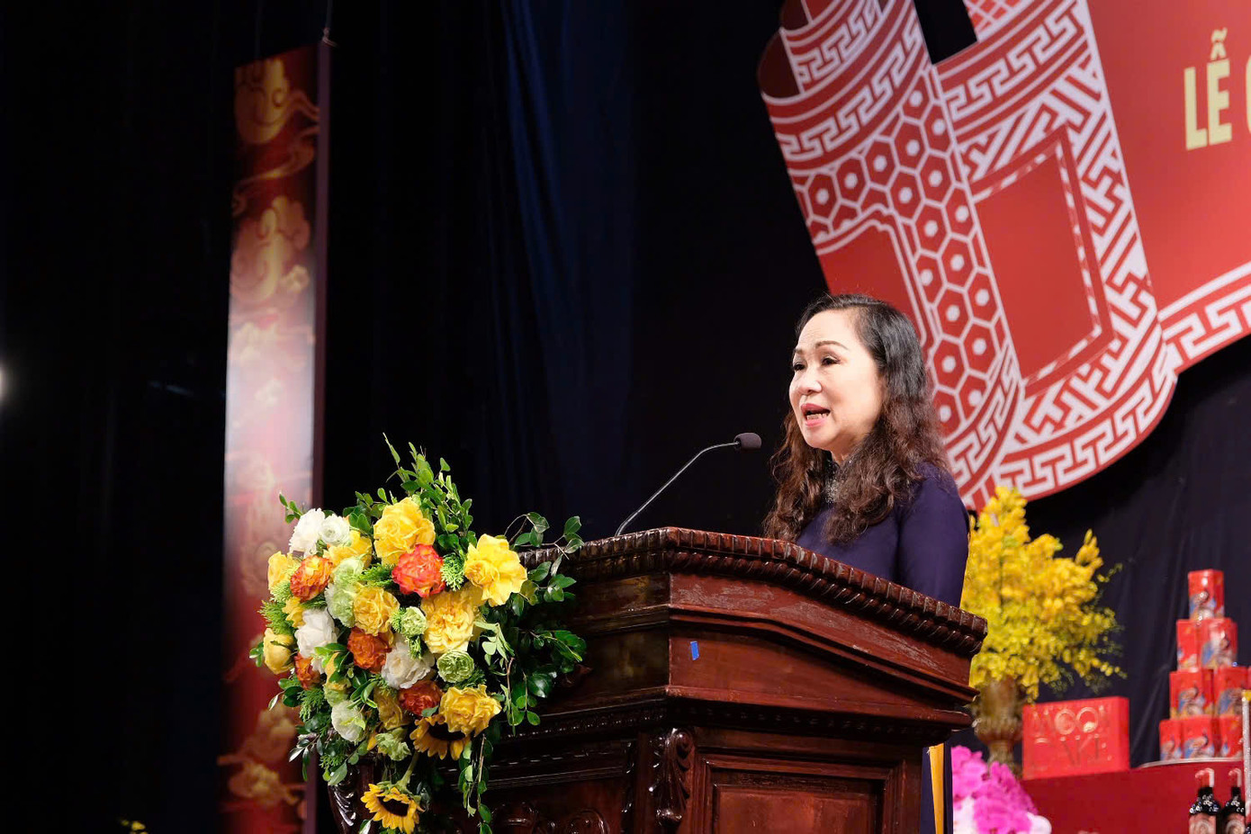 NSND Trịnh Thúy Mùi - Chủ tịch Nghệ sĩ Sân khấu Việt Nam - phát động văn nghệ sĩ cả nước cùng chung tay với nhân dân vùng lũ tại lễ giỗ Tổ sân khấu dân tộc năm 2024. NSND Trịnh Thúy Mùi - Chủ tịch Nghệ sĩ Sân khấu Việt Nam - phát động văn nghệ sĩ cả nước cùng chung tay với nhân dân vùng lũ tại lễ giỗ Tổ sân khấu dân tộc năm 2024.