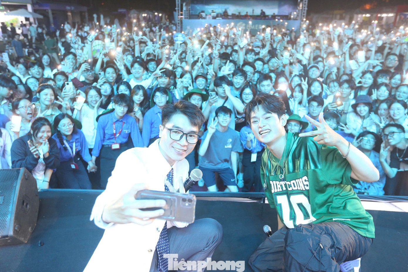 “Lần trở lại Hà Nội này của Bùi Trường Linh mang đến nhiều cảm xúc đặc biệt. Rất cảm ơn khán giả Thủ đô đã nhiệt tình cổ vũ”, Bùi Trường Linh nói.