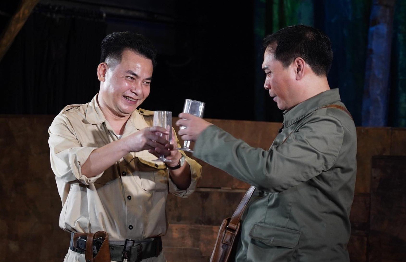 NSƯT Trịnh Mai Nguyên trong vai Đại tá Hoàng Trọng Vinh. NSƯT Trịnh Mai Nguyên trong vai Đại tá Hoàng Trọng Vinh.