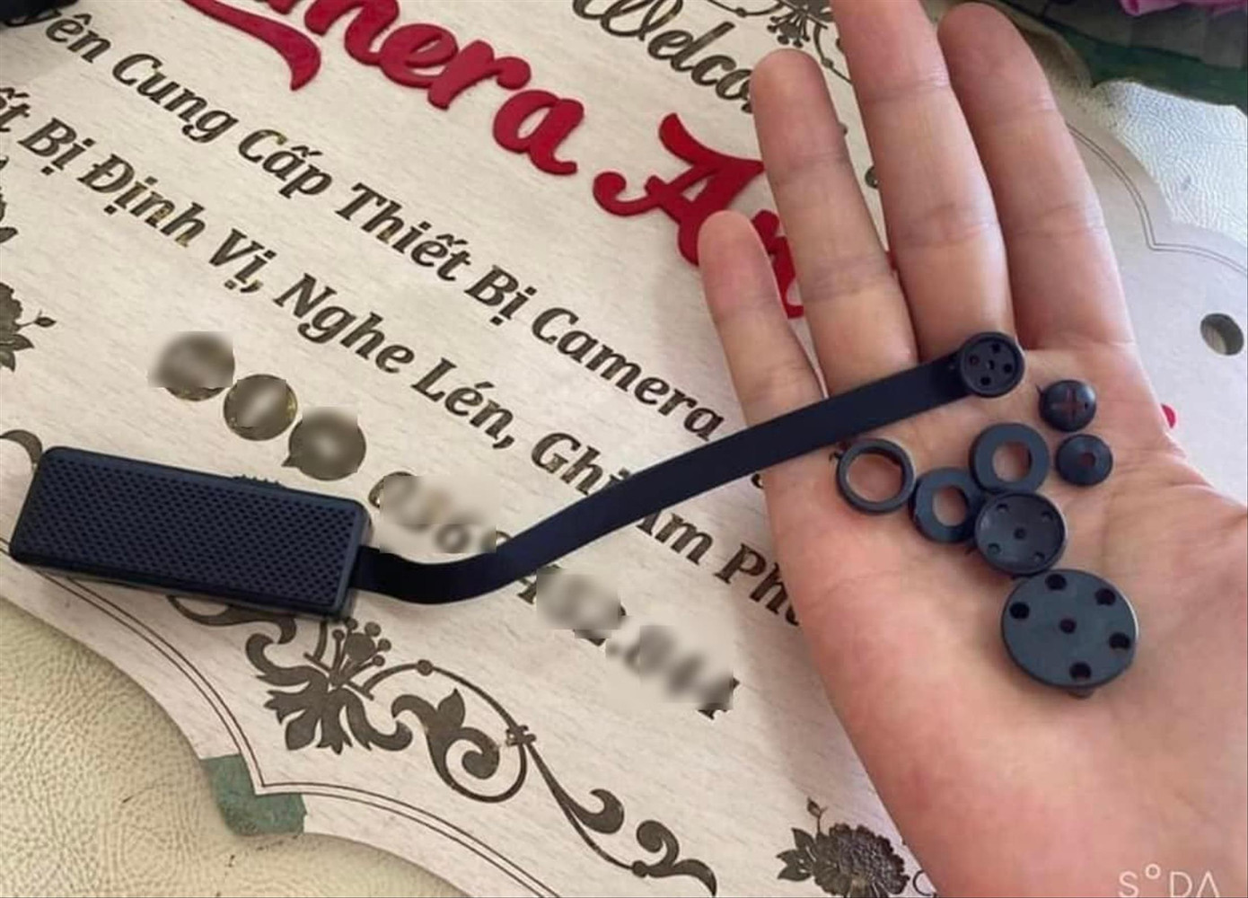 Thiết bị quay lén ngày càng được ngụy trang tinh vi, khó phát hiện. Thiết bị quay lén ngày càng được ngụy trang tinh vi, khó phát hiện.