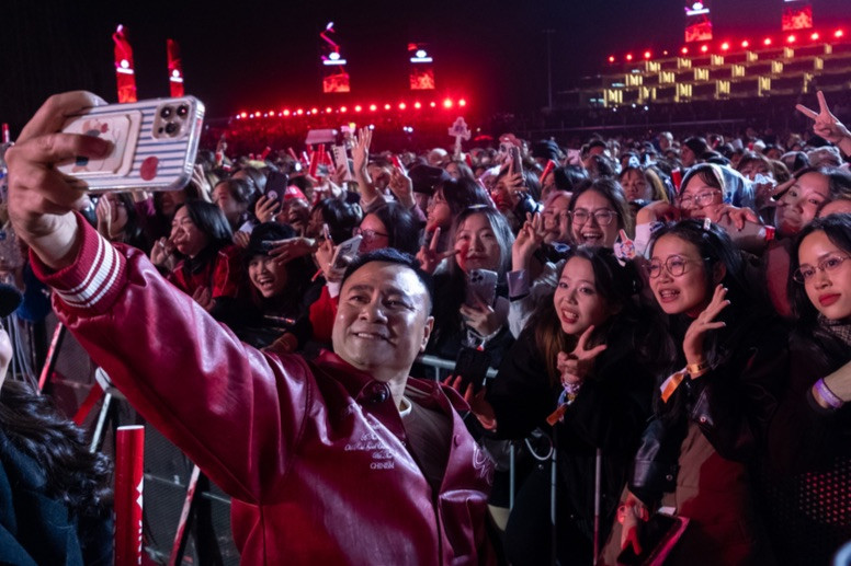 Doanh thu của show Anh trai vượt ngàn chông gai có thể đạt 340 tỷ đồng. Doanh thu của show Anh trai vượt ngàn chông gai có thể đạt 340 tỷ đồng.