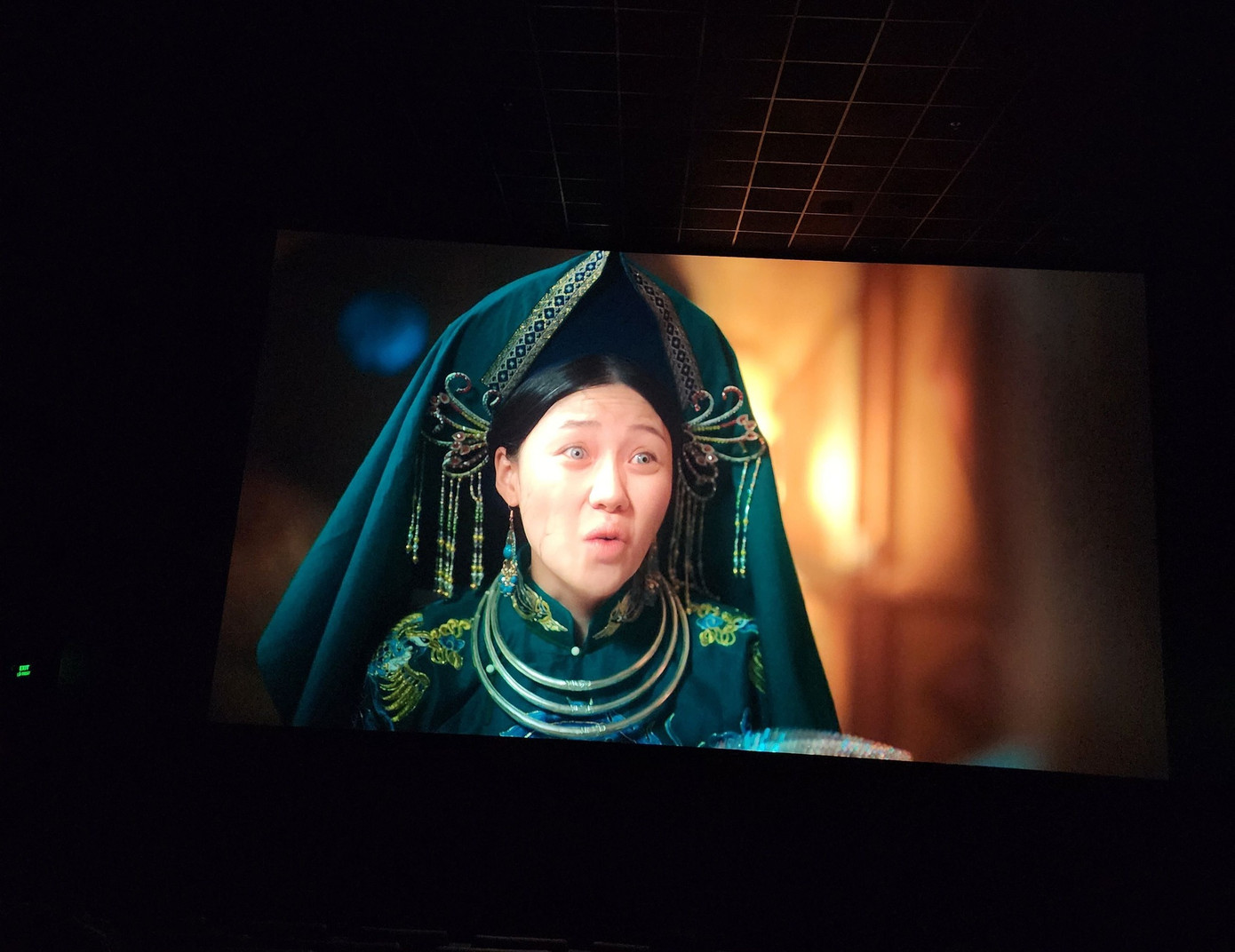 Tạo hình gây tranh cãi của Uyển Ân trong phim 404 chạy ngay đi. Tạo hình gây tranh cãi của Uyển Ân trong phim 404 chạy ngay đi.