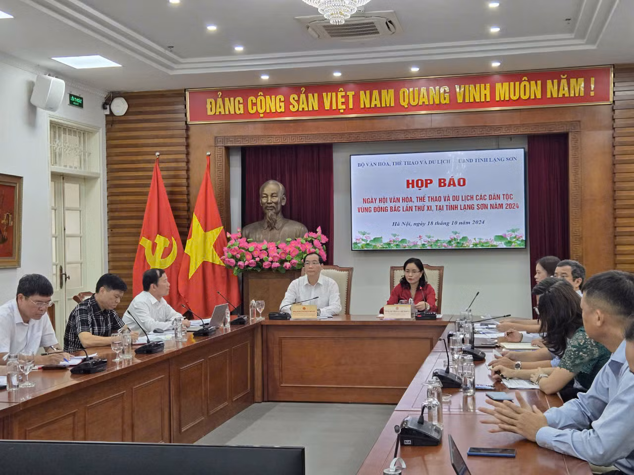 Họp báo thông tin về Ngày hội Văn hóa, Thể thao và Du lịch các dân tộc vùng Đông Bắc được tổ chức ngày 18/10 tại Hà Nội. Họp báo thông tin về Ngày hội Văn hóa, Thể thao và Du lịch các dân tộc vùng Đông Bắc được tổ chức ngày 18/10 tại Hà Nội.