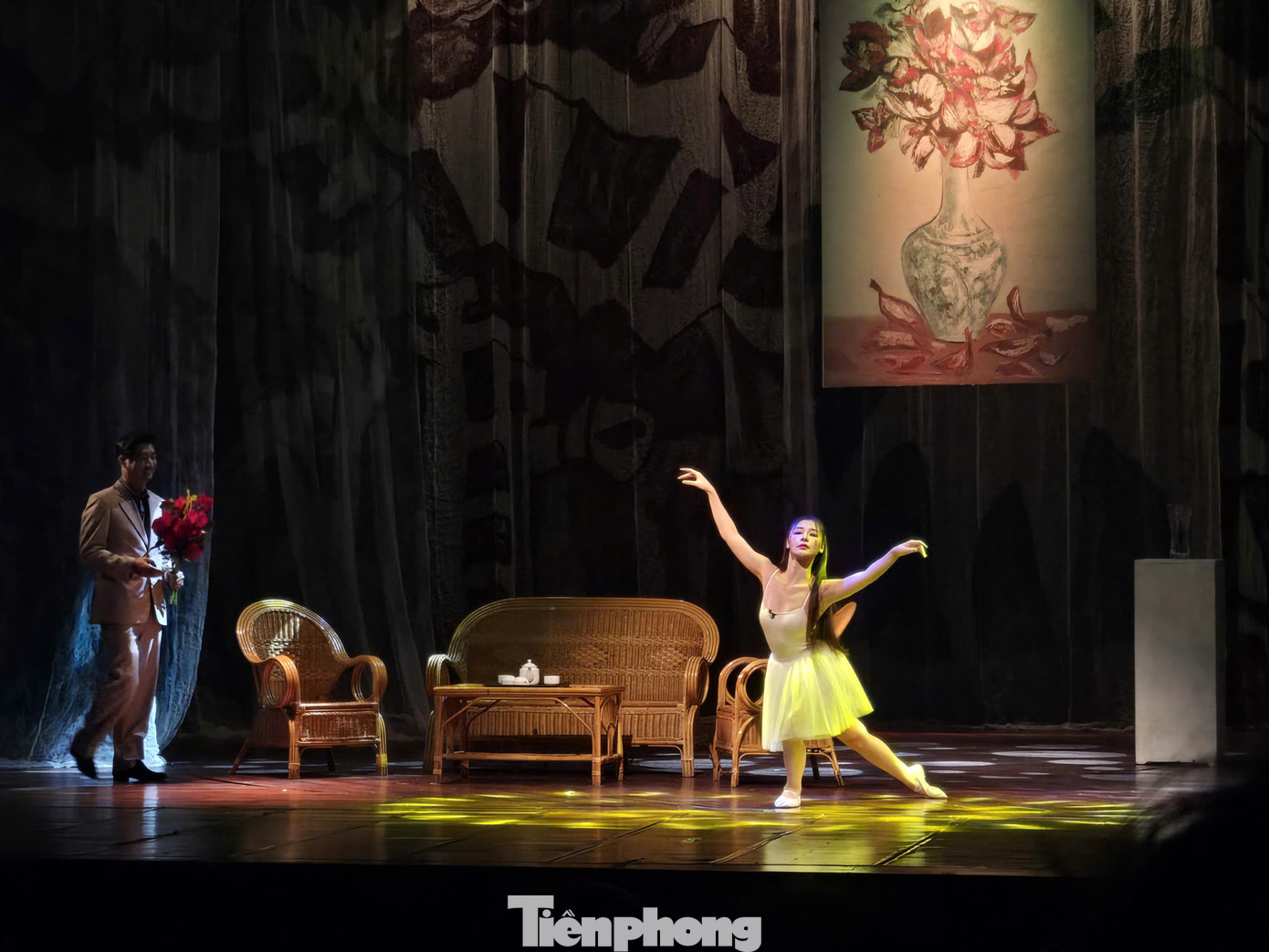 Những dằn vặt bi kịch của một gia đình trí thức được giấu sau một vỏ bọc hoàn hảo.