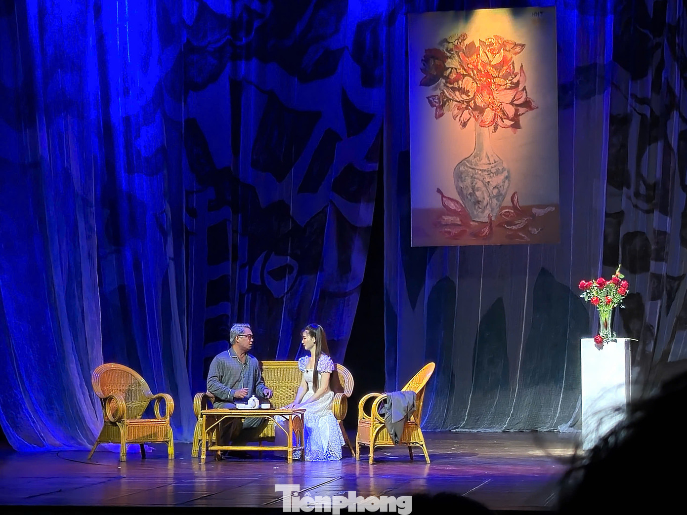 Những dằn vặt bi kịch của một gia đình trí thức được giấu sau một vỏ bọc hoàn hảo.