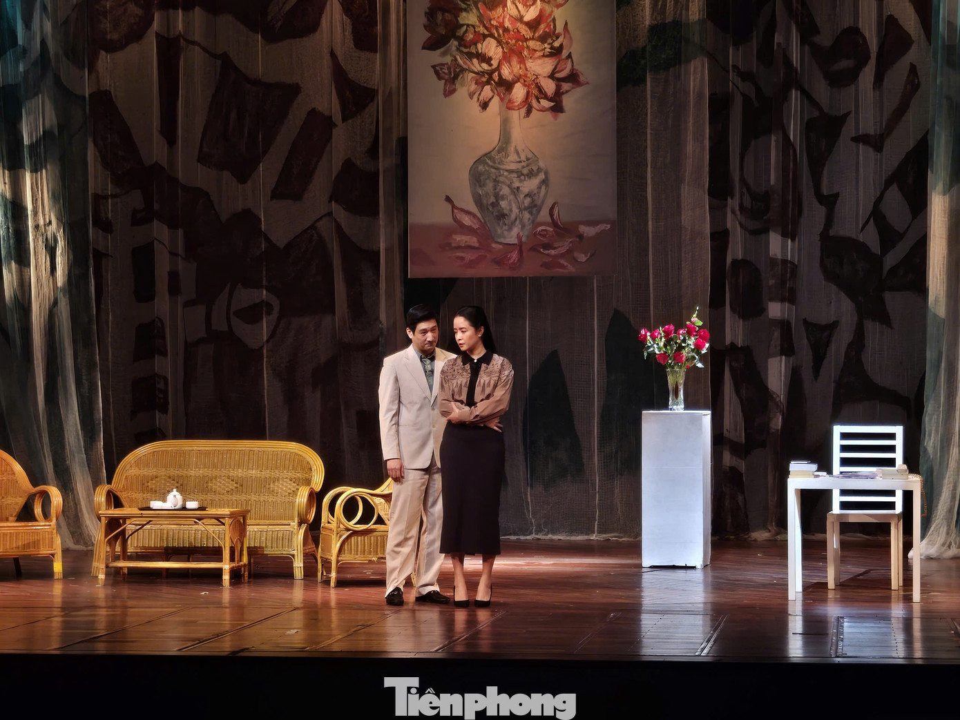 Những dằn vặt bi kịch của một gia đình trí thức được giấu sau một vỏ bọc hoàn hảo.