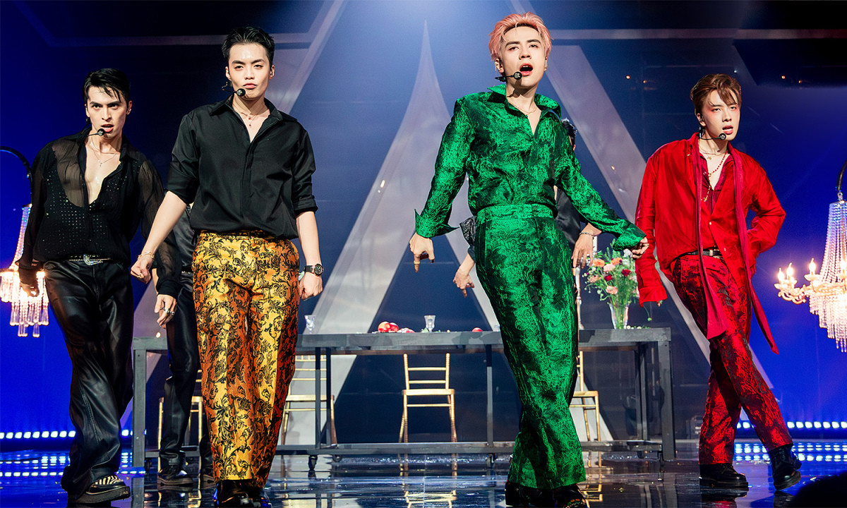 Mỗi chương trình được xây dựng theo tiêu chí, format khác nhau, công chúng, người hâm mộ của hai chương trình cũng có sự khác biệt.