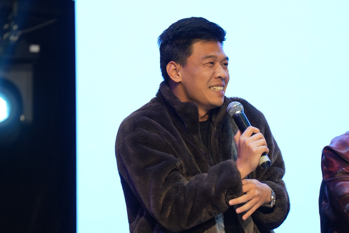 Trung Ruồi và Đàm Hằng góp mặt trong phim Đội điều tra số 7: Gương mặt vặn vẹo.