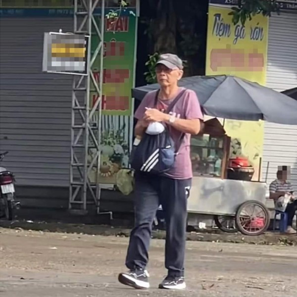 Hình ảnh đời thường của NSƯT Duy Hậu nhanh chóng được lan truyền mạnh mẽ trên mạng xã hội. Hình ảnh đời thường của NSƯT Duy Hậu nhanh chóng được lan truyền mạnh mẽ trên mạng xã hội.