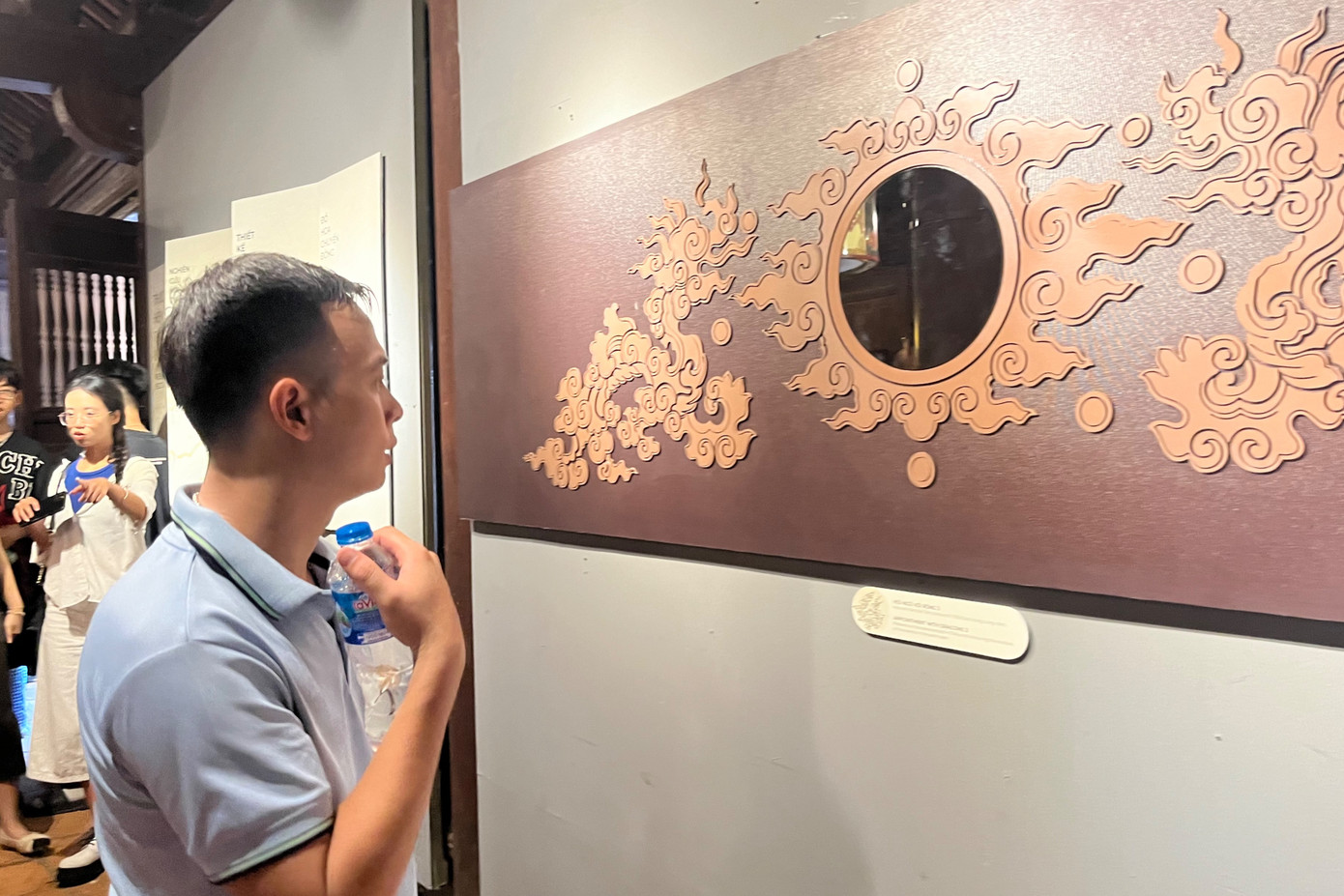 Dù nhiều thế kỷ đã trôi qua, mỗi tấm bia đều phải hứng chịu rất nhiều tác động bất lợi của thời tiết khiến cho mặt bia bị bào mòn, các họa tiết đều ít nhiều bị che phủ sau lớp bụi của thời gian, song nhờ kỹ thuật rập thác bản, các nhà nghiên cứu tìm lại được những bài văn bia chứa đựng nhiều thông tin hữu ích mà còn phát hiện hàng loạt hoa văn, họa tiết hết sức tinh xảo.