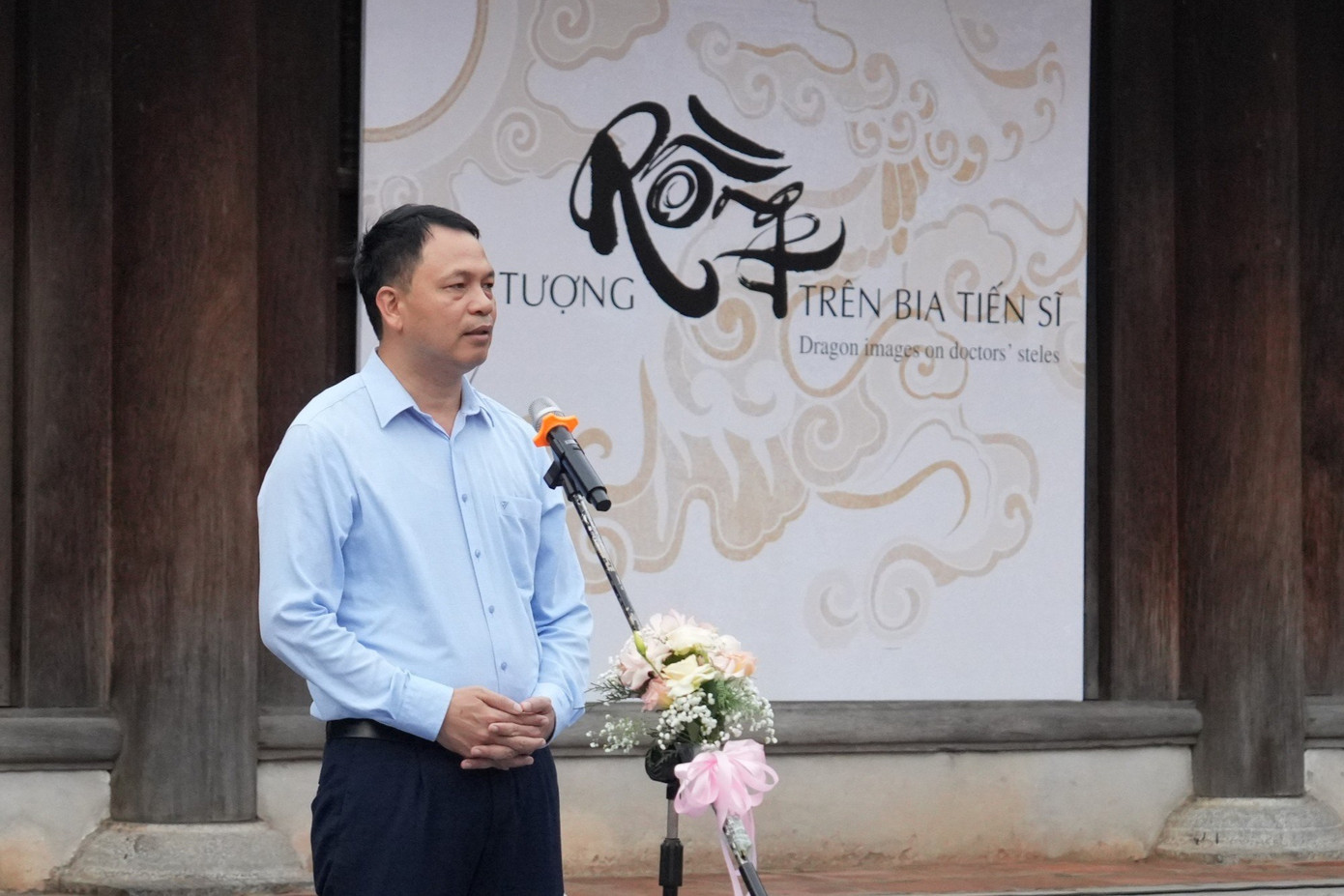 Ông Lê Xuân Kiêu - Giám đốc Trung tâm Hoạt động Văn hóa Khoa học VMQTG - cho biết số lượng bia Đề danh Tiến sĩ tại VMQTG còn 82 bia, ghi danh 1.304 vị tiến sĩ. Đây không chỉ là kho sử liệu quý giá về lịch sử, văn hóa, xã hội và giáo dục khoa cử Việt Nam thời quân chủ mà còn là những tác phẩm nghệ thuật tạo hình độc đáo, nơi các nghệ nhân chế tác đá gửi gắm nhiều thông điệp ý nghĩa.