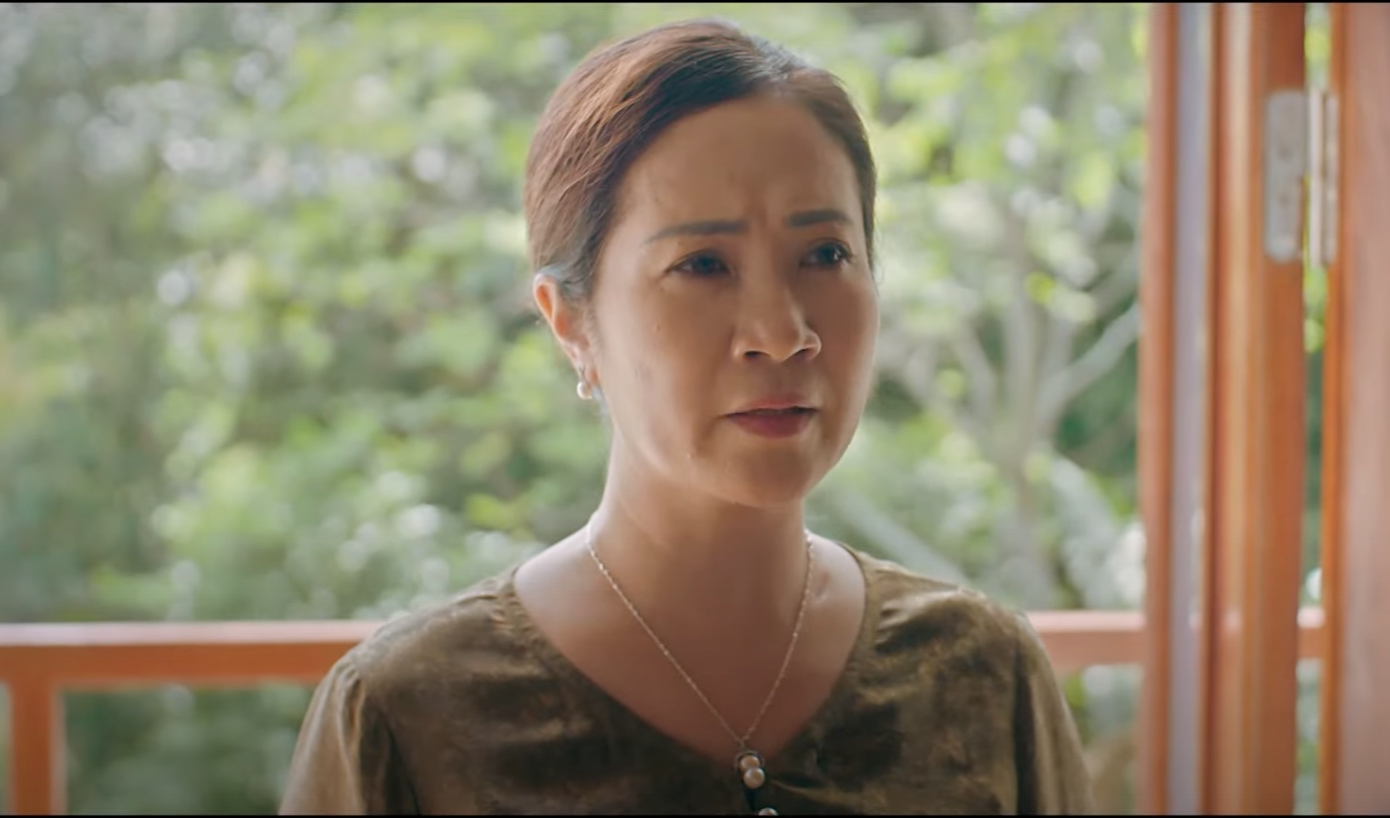 Bà Mộc (NSƯT Nguyệt Hằng) trách Bà Mộc trách Hồng đã phụ lòng tin của Lê Toàn khi giao gia đình cho anh.