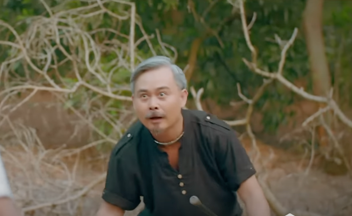 Hồng suýt chết dưới kiếm của Quân "già".