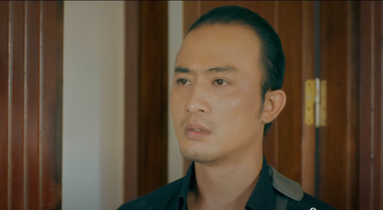 Bà Mộc (NSƯT Nguyệt Hằng) trách Bà Mộc trách Hồng đã phụ lòng tin của Lê Toàn khi giao gia đình cho anh.