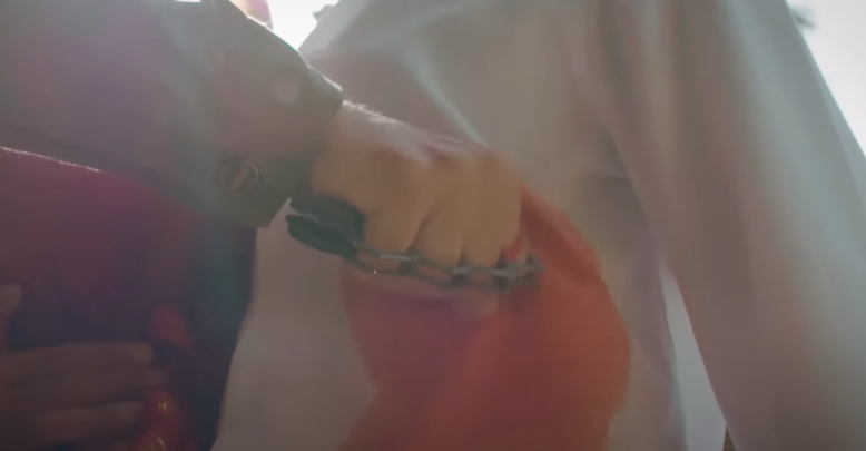 Đến cuối cùng, Hồng không thể có hạnh phúc cho riêng mình.