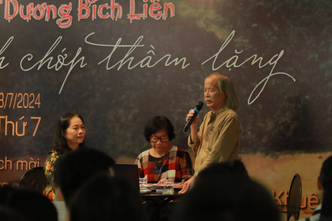 Họa sĩ Lương Xuân Đoàn - Chủ tịch Hội Mỹ thuật Việt Nam - cho biết họa sĩ Dương Bích Liên là nhà trí thức uyên bác. Họa sĩ Lương Xuân Đoàn - Chủ tịch Hội Mỹ thuật Việt Nam - cho biết họa sĩ Dương Bích Liên là nhà trí thức uyên bác.